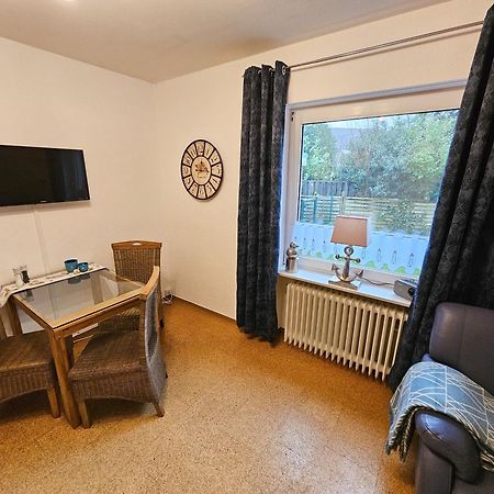 Ferienwohnungen im Haus Ankerplatz Esens Exterior foto