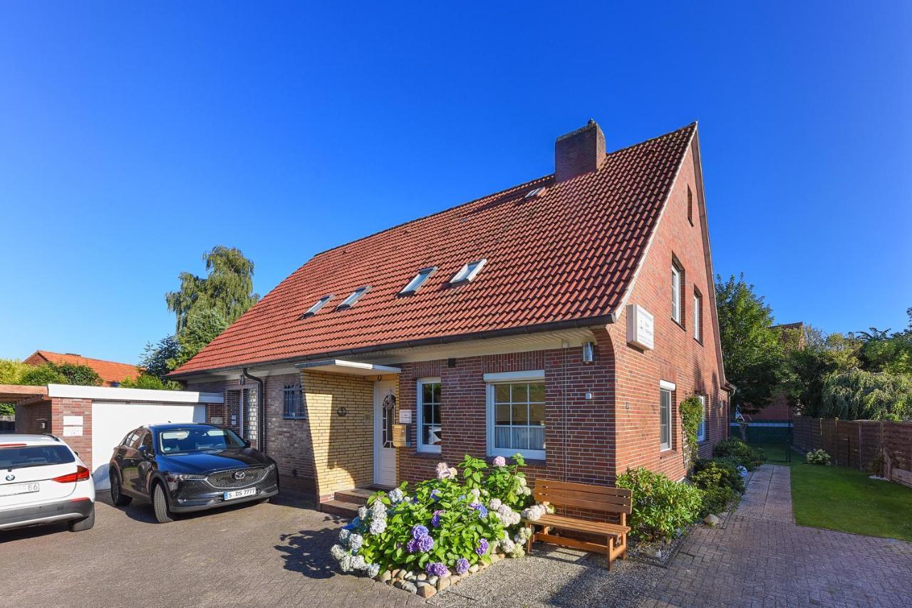 Ferienwohnungen im Haus Ankerplatz Esens Exterior foto