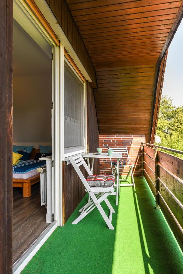 Ferienwohnungen im Haus Ankerplatz Esens Exterior foto