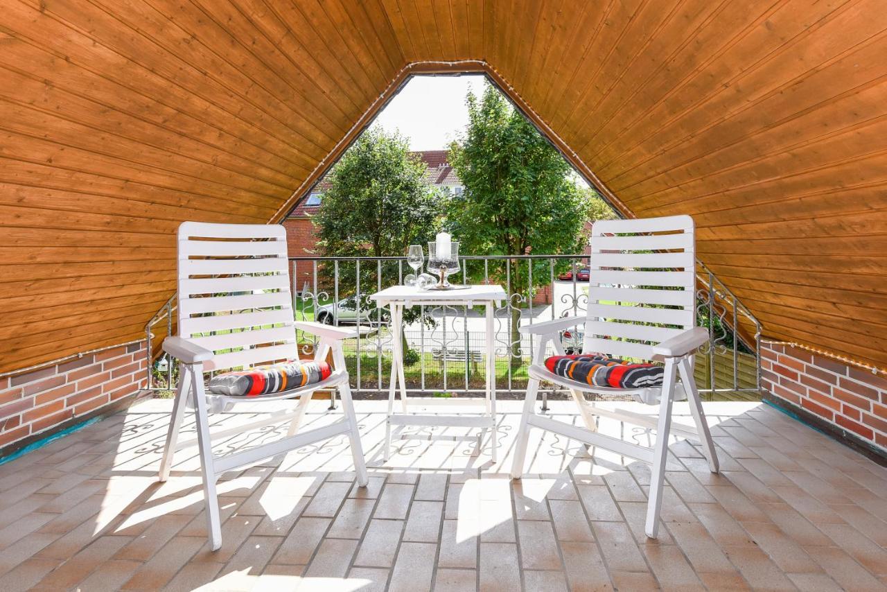 Ferienwohnungen im Haus Ankerplatz Esens Exterior foto