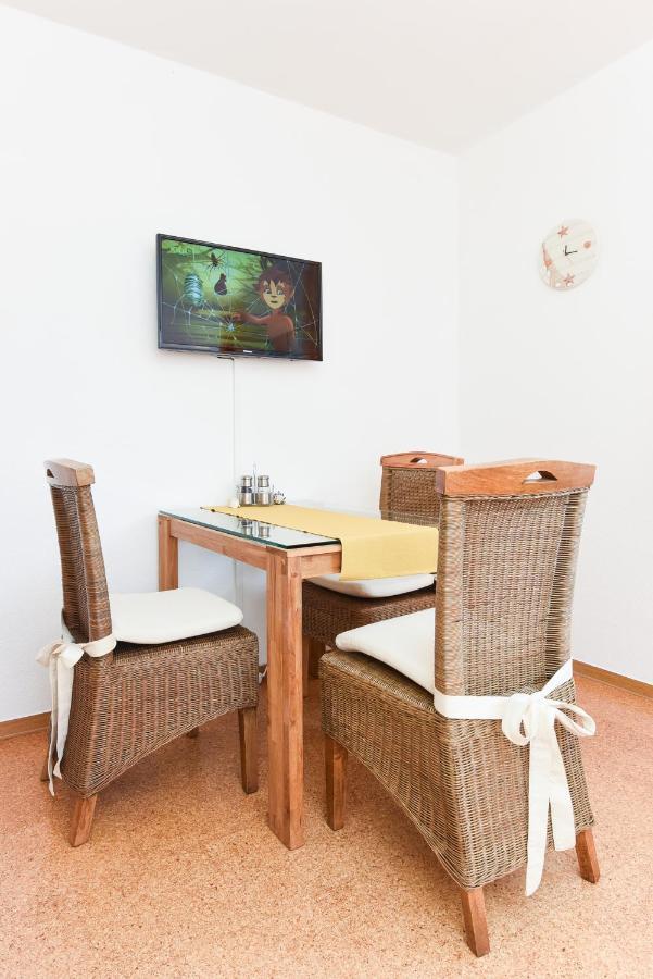 Ferienwohnungen im Haus Ankerplatz Esens Exterior foto